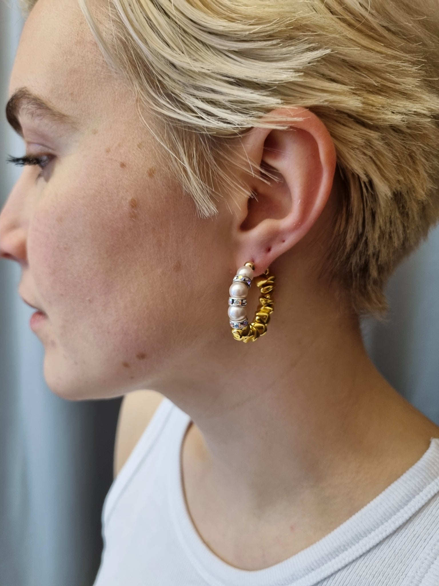 JOAN HOOPS